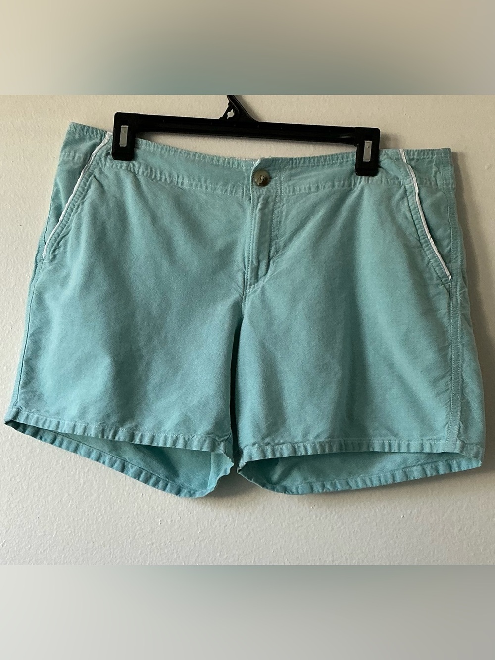 Columbia PFG Women's Shorts - Size 12 - Mint Green/Turquoise